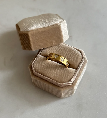 Bague en forme de cœur scintillante