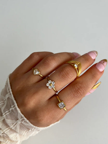 Bague solitaire en forme de cœur scintillant