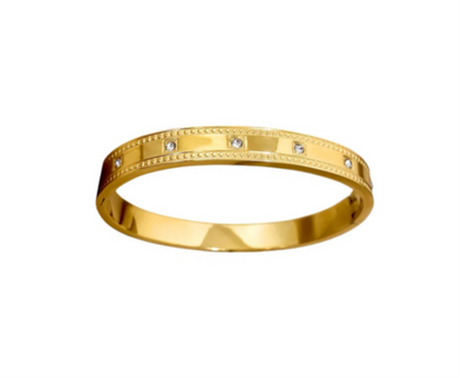 Brazalete dorado con brillantes tachuelas