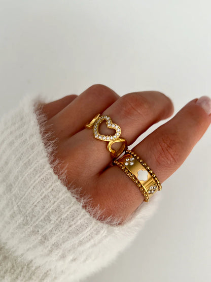 Anillo de banda con corazón abierto brillante