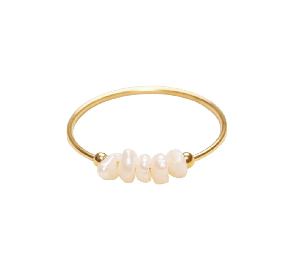 Anillo minimalista de oro con perla