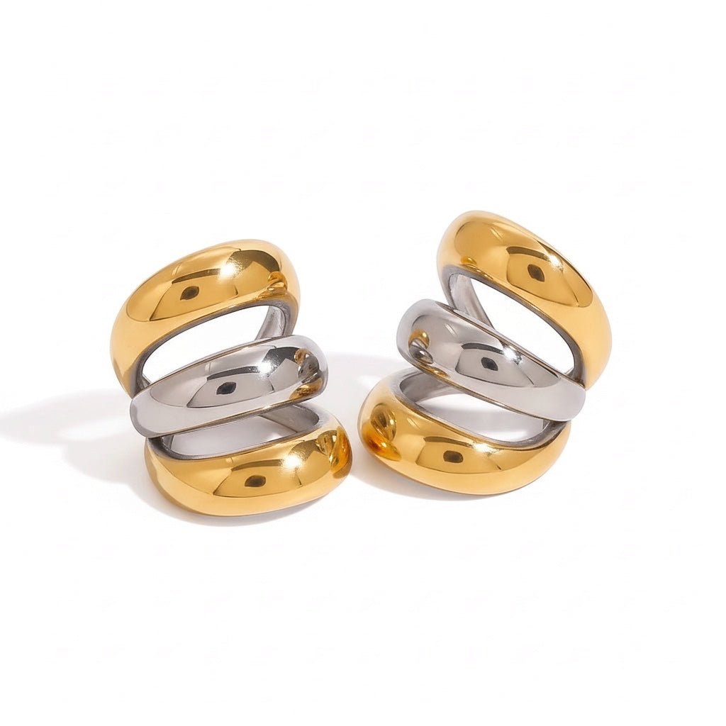 Ear cuffs Rouse Doree de diseño triple en tonos oro y plata, estilo aros superpuestos sin necesidad de perforaciones.