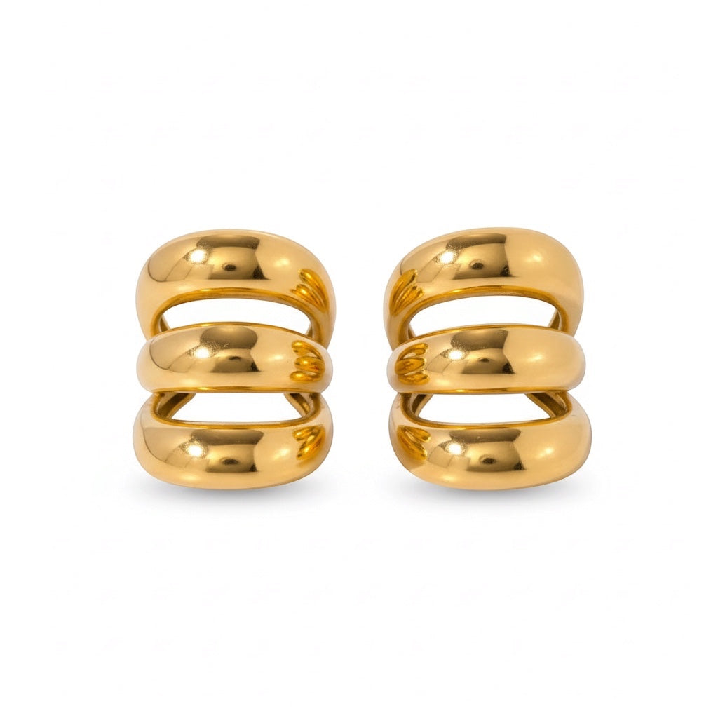 Pendientes ear cuff triples de Rouse Doree en metal dorado con diseño de aros apilados sin necesidad de perforación.
